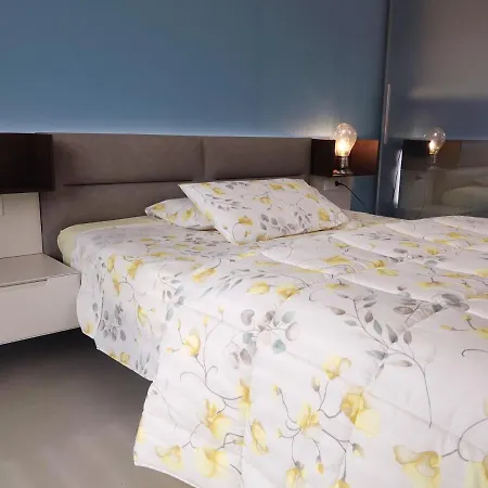 Lägenhet Bristol Exclusive Luxury Padenghe sul Garda