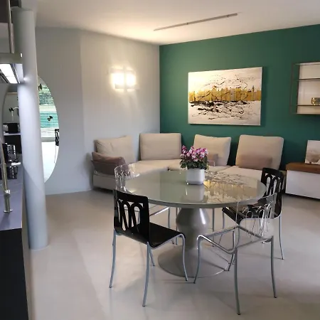 Lägenhet Bristol Exclusive Luxury Padenghe sul Garda